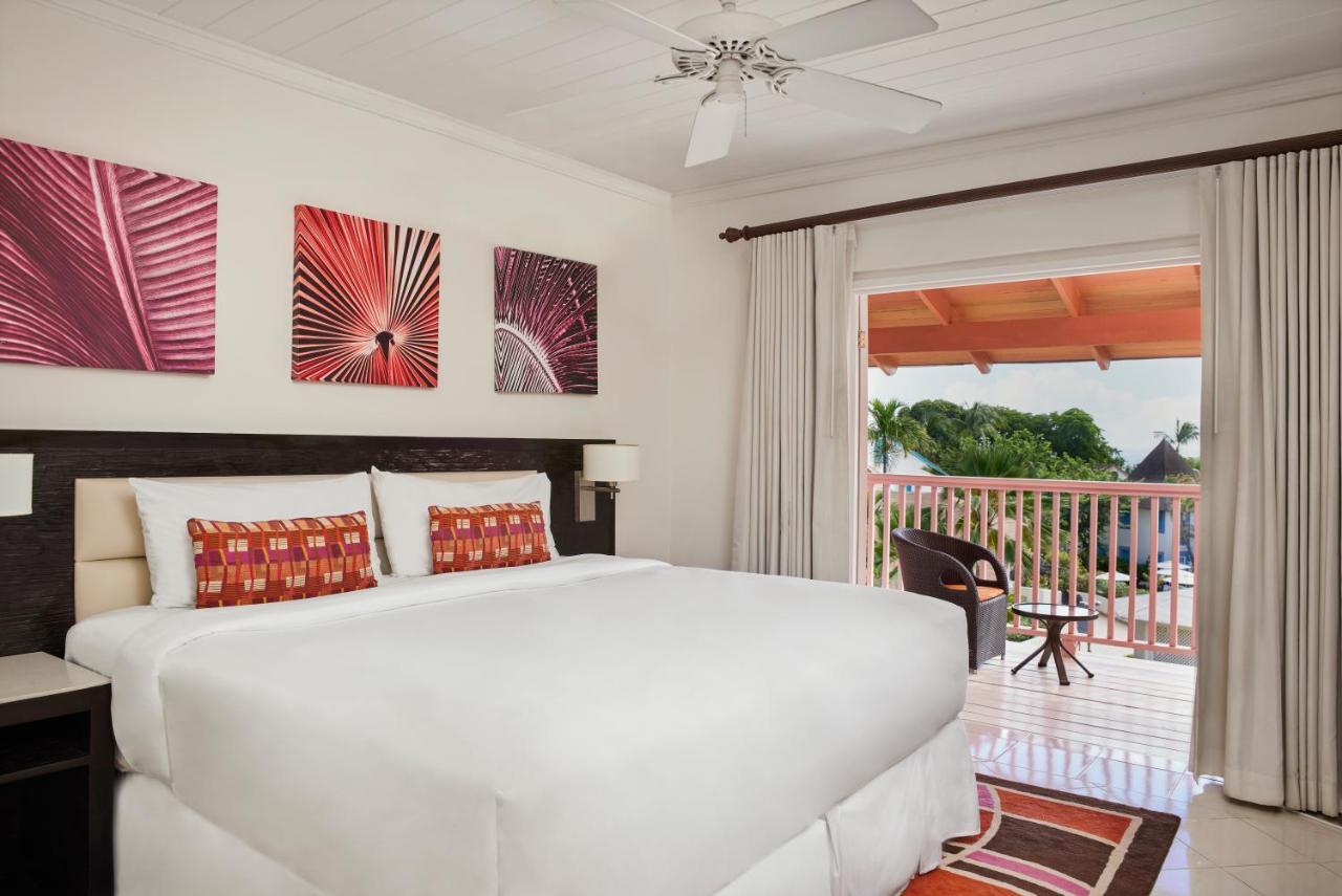 Crystal Cove By Elegant Hotels - All-Inclusive Saint James Dış mekan fotoğraf