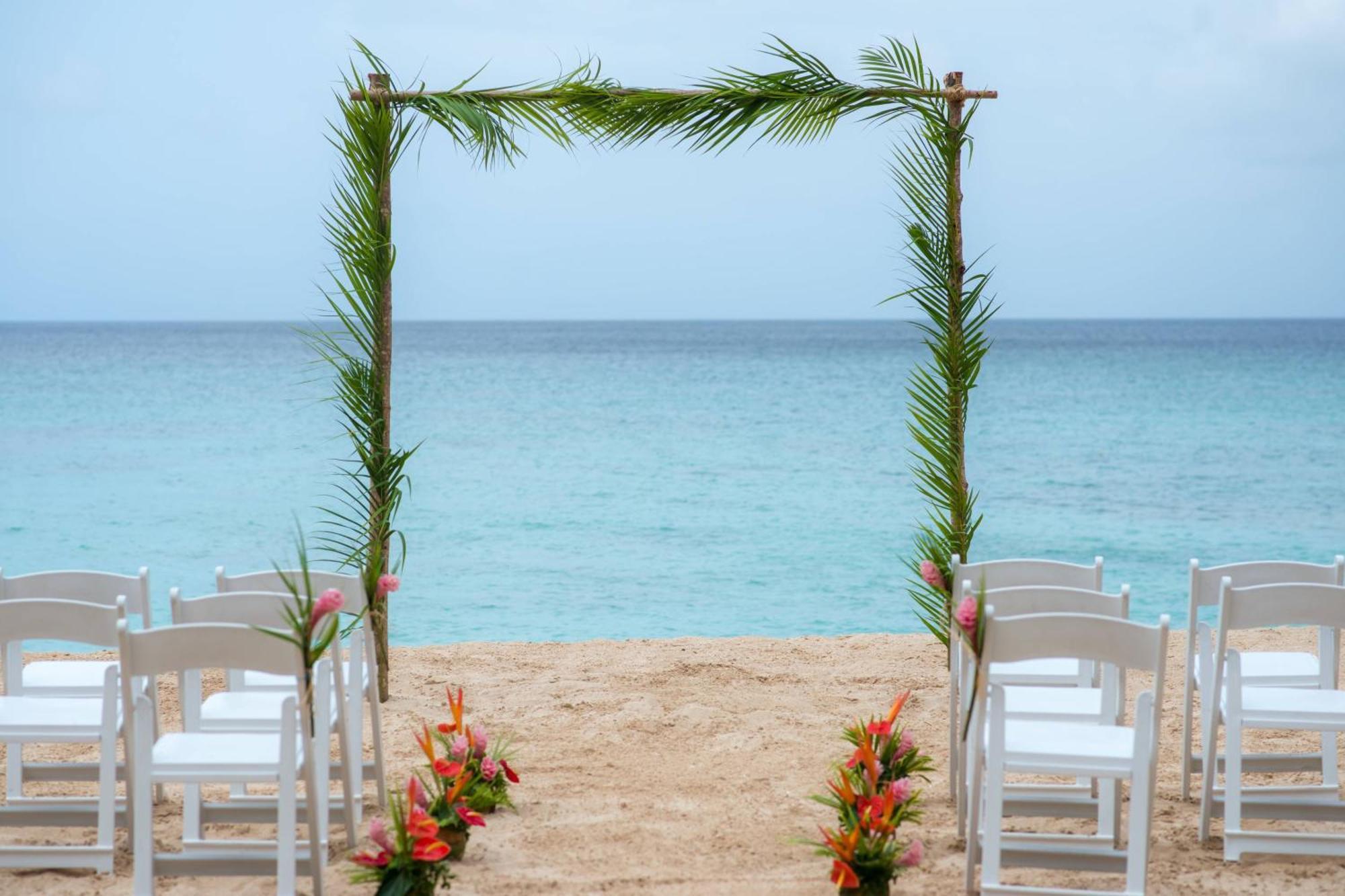 Crystal Cove By Elegant Hotels - All-Inclusive Saint James Dış mekan fotoğraf