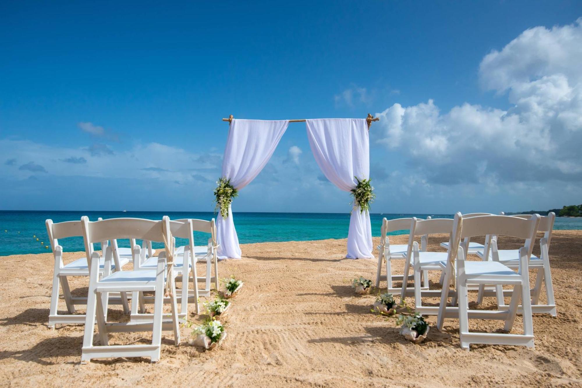 Crystal Cove By Elegant Hotels - All-Inclusive Saint James Dış mekan fotoğraf