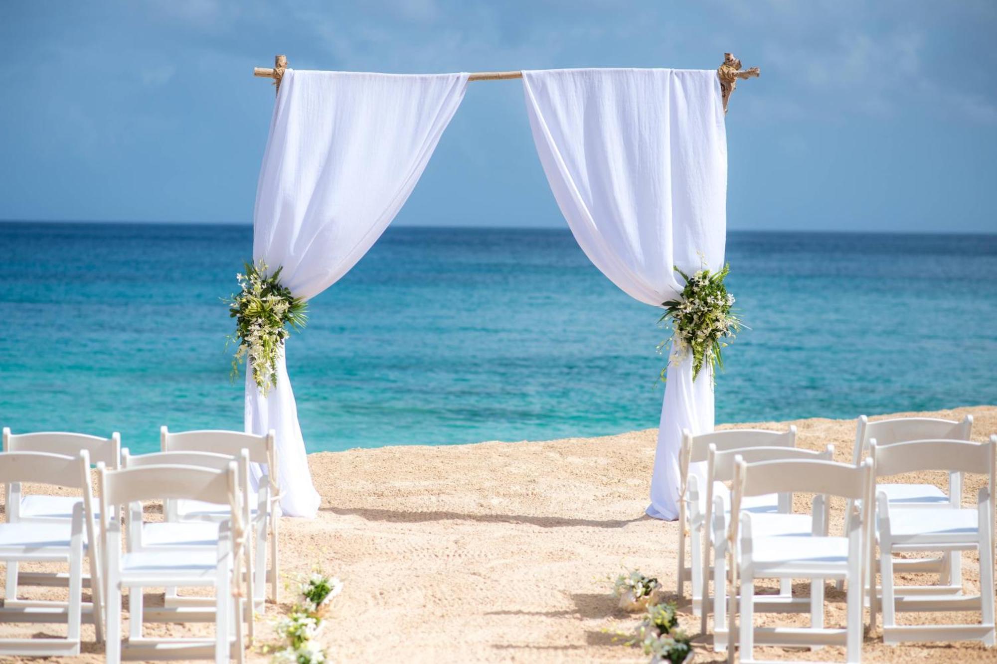 Crystal Cove By Elegant Hotels - All-Inclusive Saint James Dış mekan fotoğraf