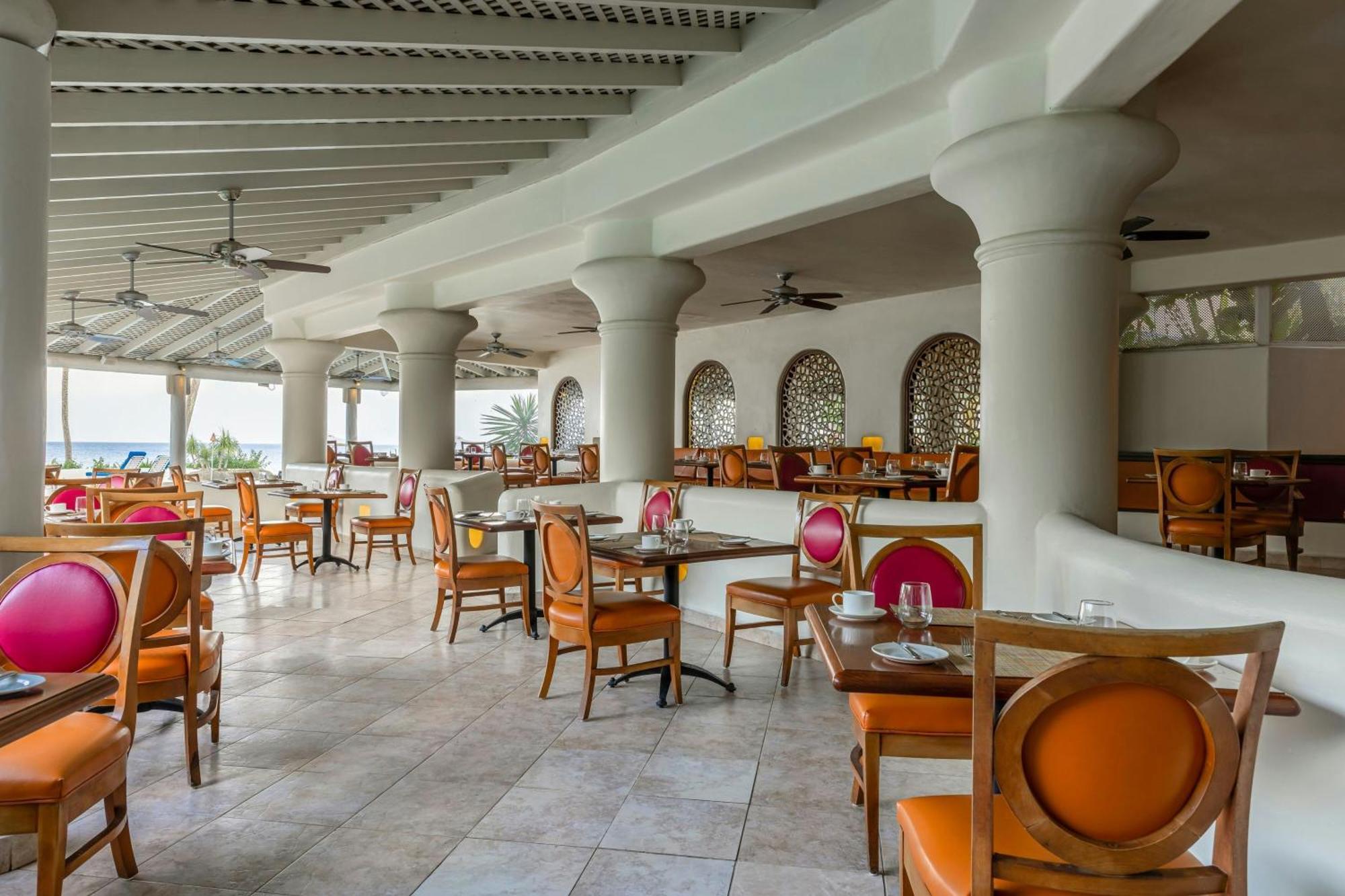 Crystal Cove By Elegant Hotels - All-Inclusive Saint James Dış mekan fotoğraf