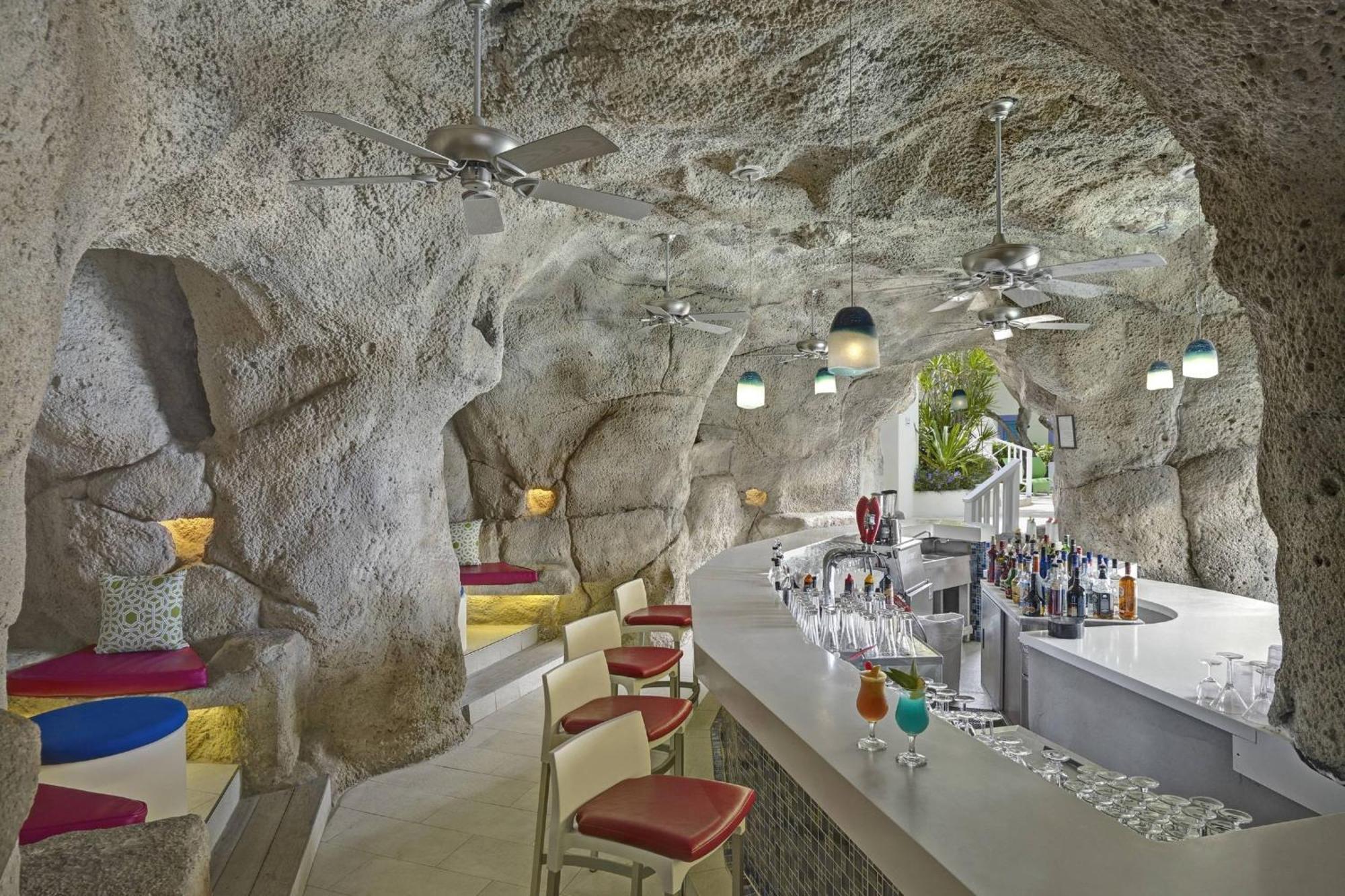 Crystal Cove By Elegant Hotels - All-Inclusive Saint James Dış mekan fotoğraf
